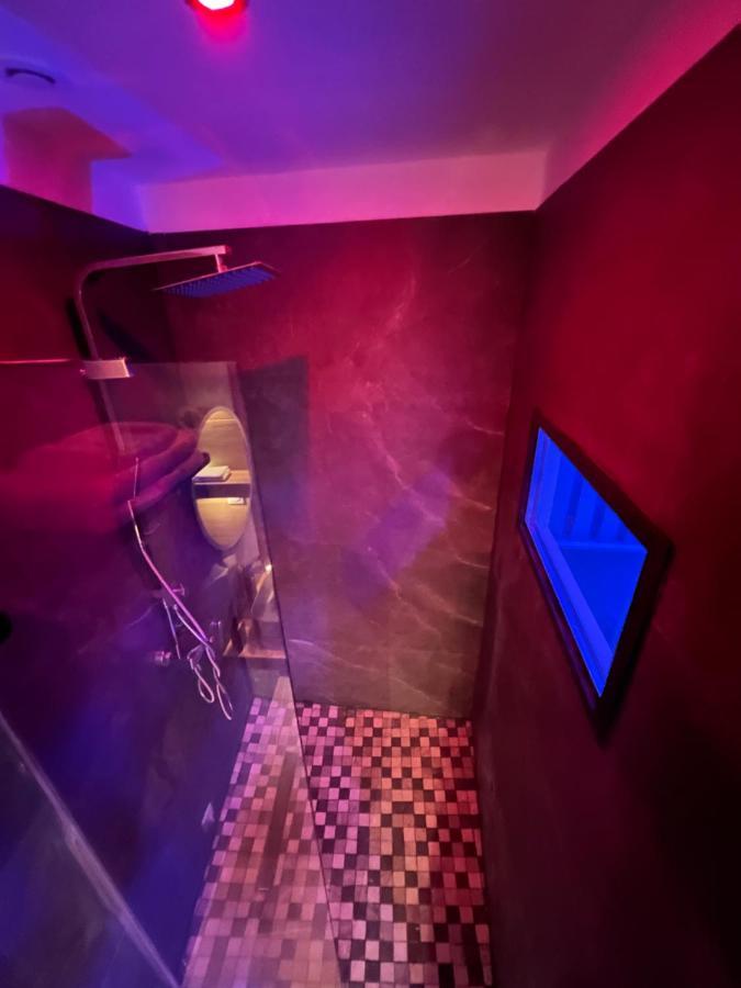 Chic & Jacuzzi Διαμέρισμα Givors Εξωτερικό φωτογραφία