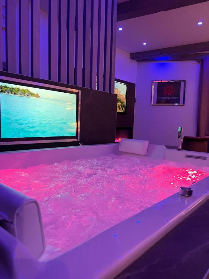 Chic & Jacuzzi Διαμέρισμα Givors Εξωτερικό φωτογραφία
